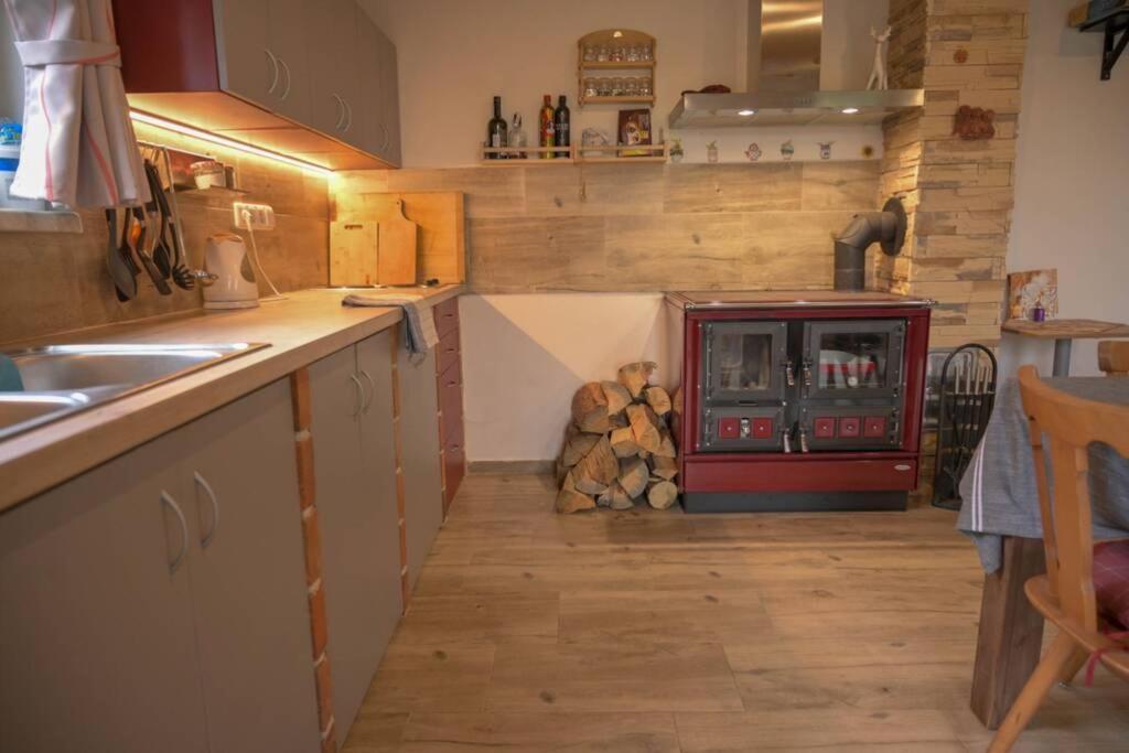 Apartment Utulny V Zahrade V Unhosti Nedaleko Letiste Unhost