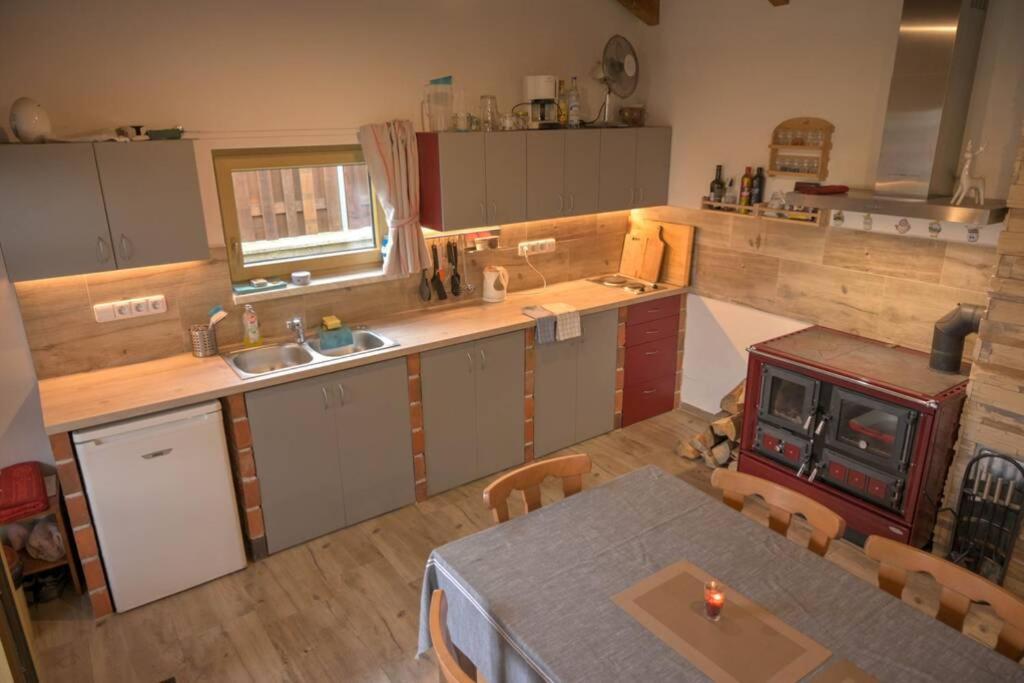 Apartment Utulny V Zahrade V Unhosti Nedaleko Letiste Unhost